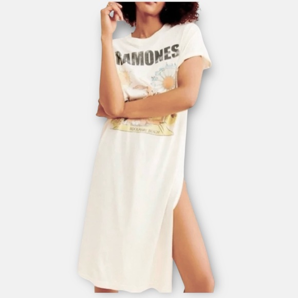 Free People Letluv Ramones Band Graphic Tee Shirt Sz XS - Picture 9 of 10